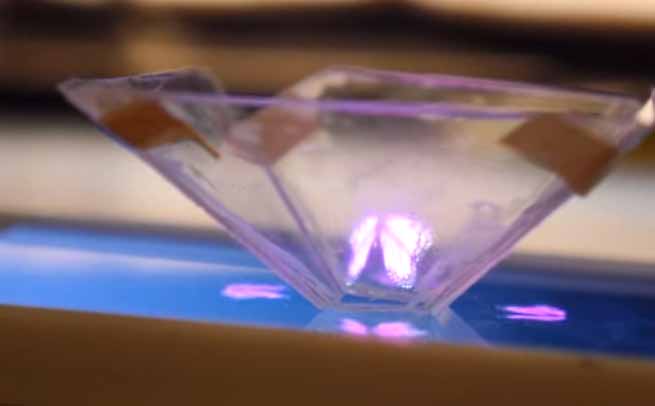DIY hologram smartphone